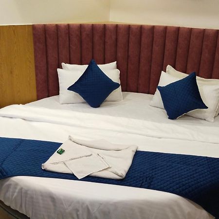 Hotel Campus أحمد أباد المظهر الخارجي الصورة