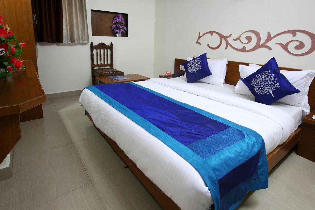Hotel Campus أحمد أباد المظهر الخارجي الصورة