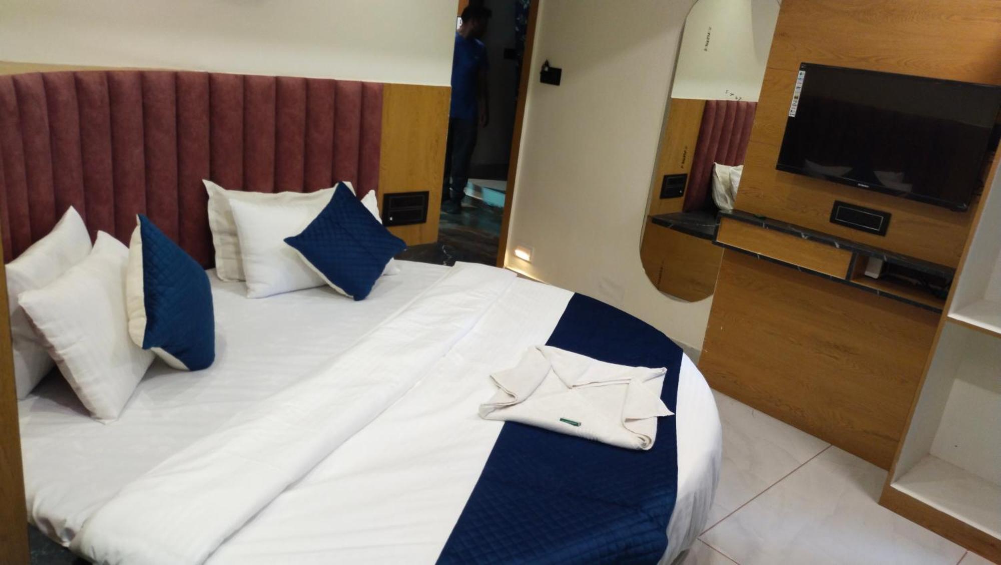 Hotel Campus أحمد أباد المظهر الخارجي الصورة